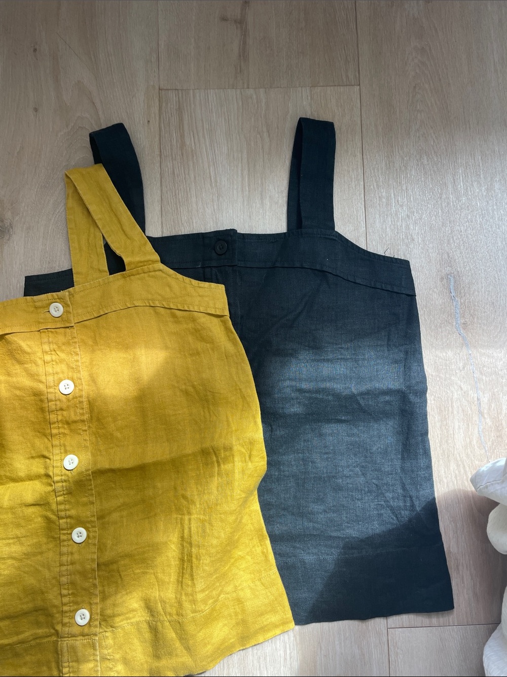 2 Everlane Linen Tank Tops, Yellow and black - Picture 4 of 4